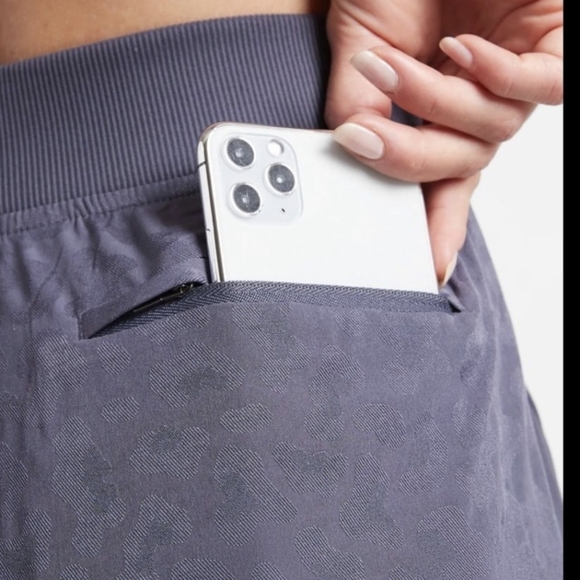 Athleta Brooklyn Textured Ankle Pants Size 6 Medieval Leopard Navy Violet - Picture 6 of 13